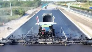 Ai road china, 🚀 चीन ने रचा इतिहास: रोबोट और ड्रोन से बना डाली 157.79KM हाईवे, बिना इंसानी मदद के।