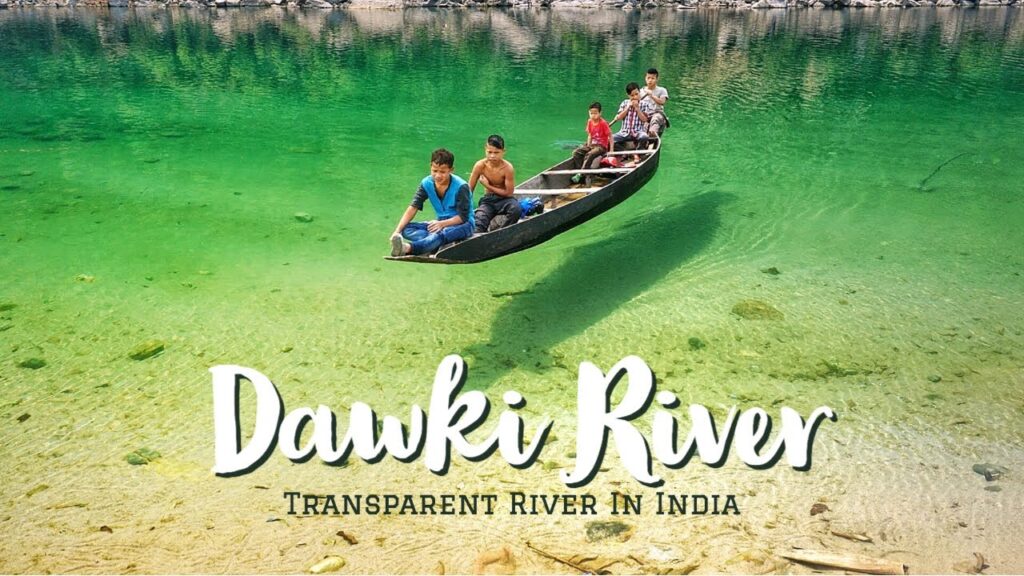डॉकी नदी, जिसे स्थानीय भाषा में उमगोट नदी (Umngot River) भी कहा जाता है, मेघालय राज्य के भारत-बांग्लादेश बॉर्डर के पास स्थित है। Transparent river with boats floating in the air, India. Dawki River, Meghalaya.