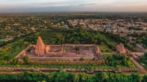 1000 साल से खड़ा है ये रहस्यमय मंदिर! Brihadeeswara Temple की छाया कभी ज़मीन पर क्यों नहीं पड़ती? जानकर रह जाओगे दंग। This mysterious temple has been standing for 1000 years! Why does the shadow of Brihadeeswara Temple never fall on the ground? You will be stunned to know this.